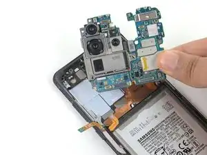 Extracción del ensamblaje de la placa base del Samsung Galaxy S20 Ultra