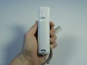 Reemplazo de la carcasa frontal y baterías del Mando de Wii.