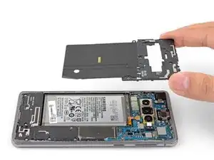 Extracción del marco medio superior del Samsung Galaxy S10