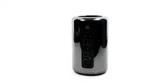 Aquí hay un diseño estratégico poco típico de Apple: deslizar un interruptor y retirar la cubierta, no hay tornillos Pentalobe aquí.
