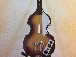 Reparación de The Beatles Rock Band Hofner Bass