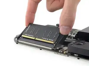 Reemplazo de la memoria RAM en la  Mac mini de finales de 2018