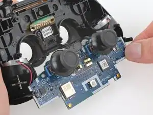 Cómo quitar la placa base de tu DualShock 4 (CUH-ZCT1U)