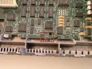 Desmontando la placa lógica de Macintosh IIsi