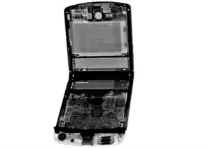 ¡Gracias por seguir aquí con nosotros! Aquí hay material extra: Una vista de rayos X de 360 grados dentro del Moto Razr.