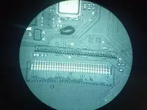 Reposicionamiento de la solapa del conector del cable flexible