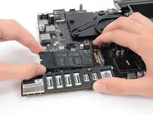 Reemplazo del circuito SSD del iMac Intel 27" Retina 5K Display