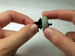 Extracción de la rueda de desplazamiento Logitech MBJ58 de su soporte