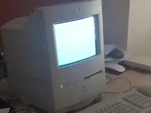 Macintosh Color Classic completamente renovado para su 25 aniversario (Mac Mini en el interior)