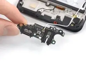 Extracción del ensamblaje del puerto de carga de Nokia G22