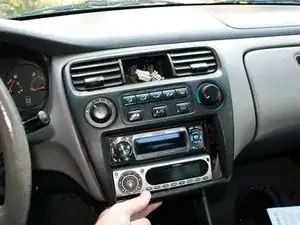 Desmontaje del tablero central del Honda Accord 1998