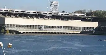 Presa del Dniéper (DneproGES) (1927–32) de Víktor Vesnín y Nikolái Kolli