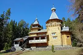 El reconstruido skete del Profeta San Elías en la isla de Lembos, aprox. 10 km al este del monasterio principal
