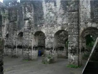 Muro entre las naves central y sur tras la reconstrucción