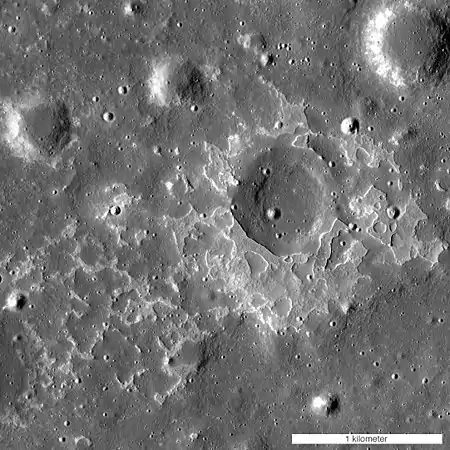 Elemento similar a Ina en el Mare Tranquillitatis. Ancho de la imagen: 3&nbsp;km.