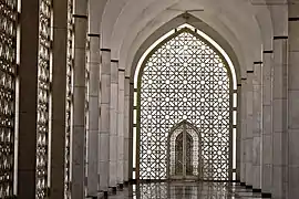 Un pasillo de la mezquita