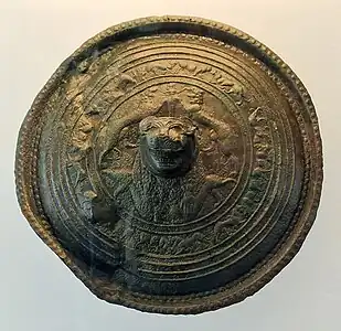 Escudo de bronce del siglo VIII o IX&nbsp;a.&nbsp;C.