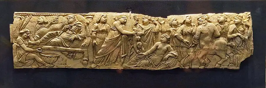 Tablilla de marfil con escenas mitológicas de la vida de Aquiles, del siglo IV.