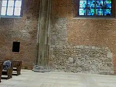 Piedra natural sobre el osario