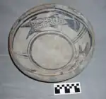 Un tazón «negro sobre blanco»