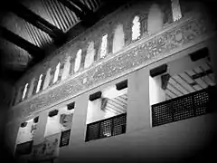 Interior detalle de la galería empleada por las mujeres