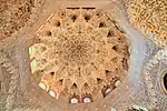Cúpula elaborada con mocárabe en la Sala de las dos Hermanas en la Alhambra de Granada, España (siglo&nbsp;XIV)