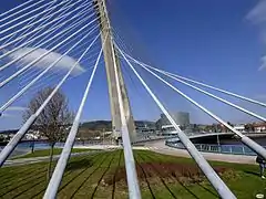 Vista del palacio desde el puente de los Tirantes