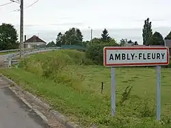 El puente sobre el canal en Ambly-Fleury