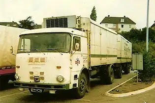 Doble semirremolque con tractocamión.