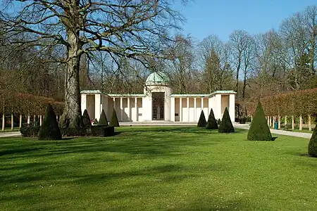 Memorial de la Reina Astrid en Laeken(arquitecto Paul Bonduelle, 1938).
