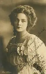 Fotografía en sepia de Bird Millman