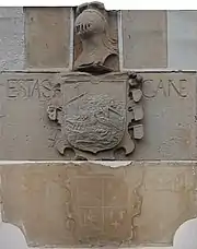 Blasones de Juan de Agustina Carasa en el Barrio de Rioseco, Carasa