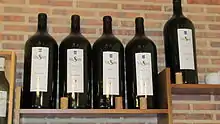 5 botellas modelo imperial de Pesus 2006.