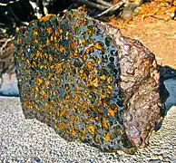 Pallasita (cristales de olivino de calidad peridoto en una matriz de hierro-níquel), iron-nickel matrix), Brahin (meteorito)