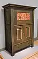 Gabinetes de la Byrdcliffe Colony con paneles de álamo diseñados por Edna Walker, 1904.
