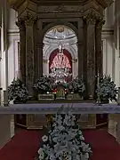 Templete de San Fermín presidiendo el centro de la capilla