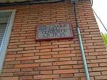 Letrero de la calle del Teniente Ochoa