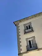 Detalle del ángulo oeste de la fachada sur.