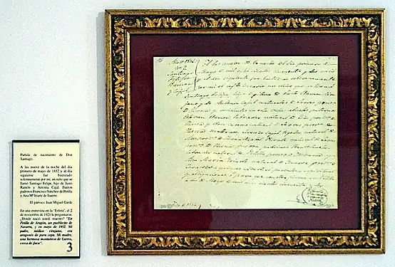 Copia de la partida de nacimiento expuesta en la casa