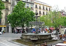 Fuente de Plaza Nueva, vista hacia el suroeste