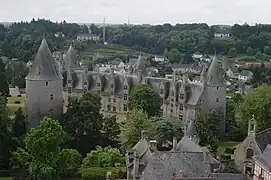 Vista aérea del Castillo de Josselin desde el campanario de la basílica.