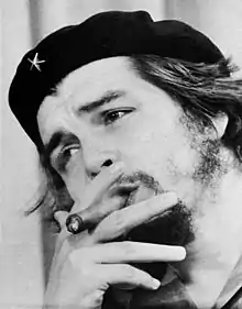 El Che Guevara en Cuba (14/06/1928 - 9/10/1967) Revolucionario y héroe nacional cubano y de la izquierda mundial. Primero en su categoría, con un 59,2 % de votos.