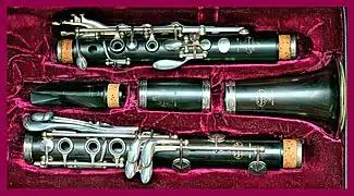 Componentes del clarinete en una funda