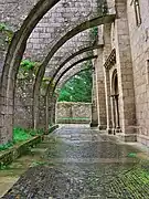 Arbotantes exteriores de Santa María de Sar (apoyos añadidos para compensar el empuje y evitar mayores desplazamientos).