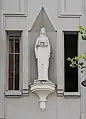 Escultura de María Inmaculada en el Colegio Hijas de María Inmaculada de Pamplona