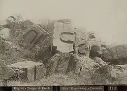 Con las sangrías de elevación en forma de U