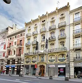 Casa Grau (1905), de Peregrín Mustieles Cano, terminada por Bochons