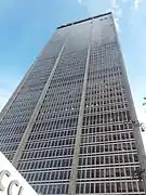 Fachada norte desde el nivel de la calle