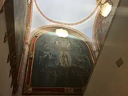 Vista frontal a la escalera regia