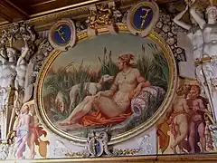 La pintura actualmente exhibida en la Galería Franciso I del Palacio de Fontainebleau, realizada en 1860-1861 por Jean Alaux reproduciendo la obra de Rosso Fiorentino.